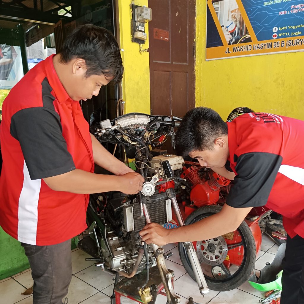 Kursus Otomotif Motor