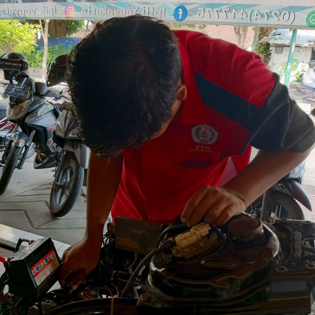 Kursus Mekanik Motor