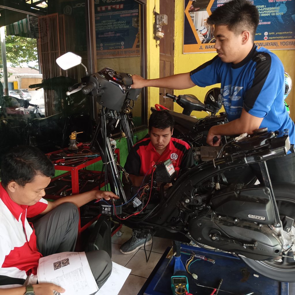 Kursus Mekanik Motor